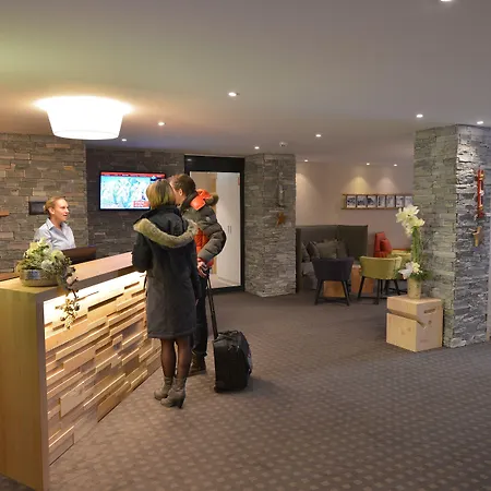 מלון Alpenhotel Fleurs De 4*