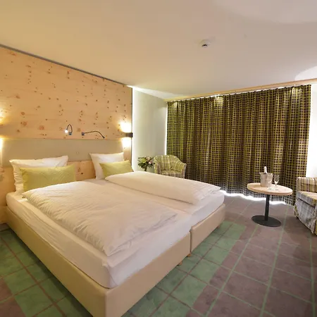 מלון Alpenhotel Fleurs De 4*