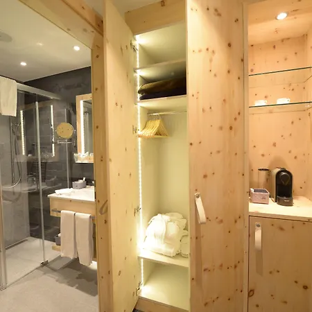 ألبينهوتيل فلورز دو فندق