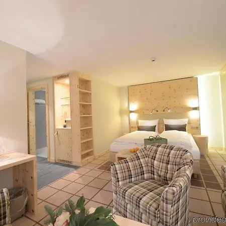 ألبينهوتيل فلورز دو فندق